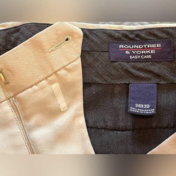 Men’s Roundtree &Yorke Easy Care Dress Pants Size 34x30 Pleated Front Cuffed Hem - Picture 7 of 9